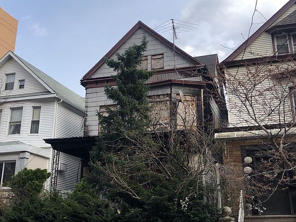 2nd image of 2762 Morris Ave