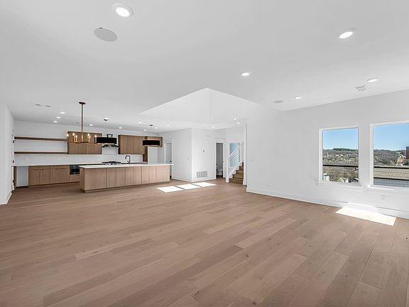 3rd image of 111 S Paddock Loop