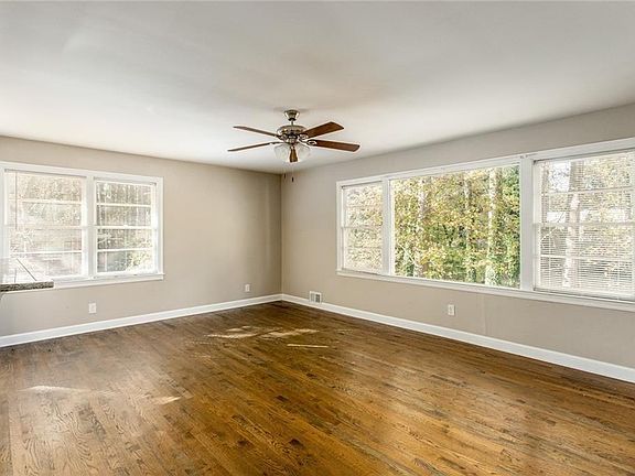 5th image of 2720 Stonecreek Rd SE