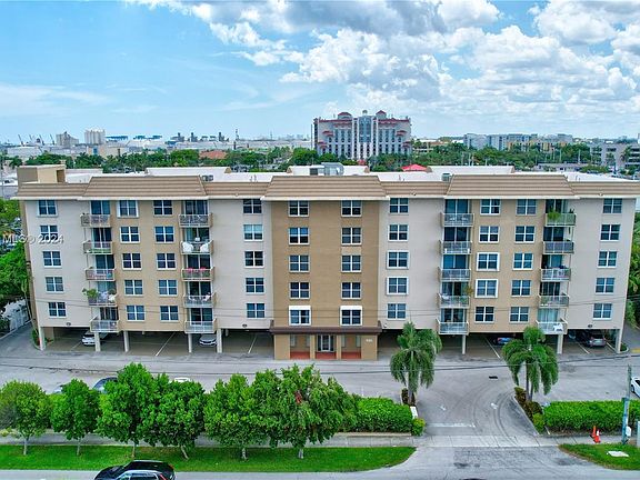 2nd image of 1050 SE 15th St APT 203