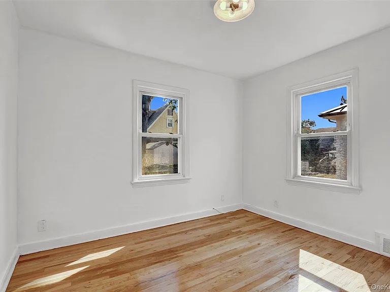 322 Harvard Rd S — Photo 10