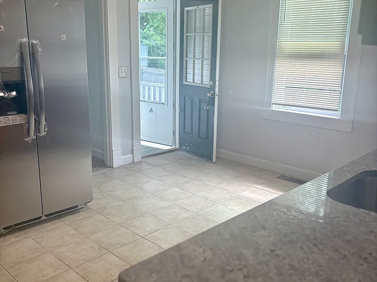 1740 Farmington Ave #2E — Photo 14