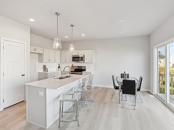 2nd image of 1504 E Franklin Ave