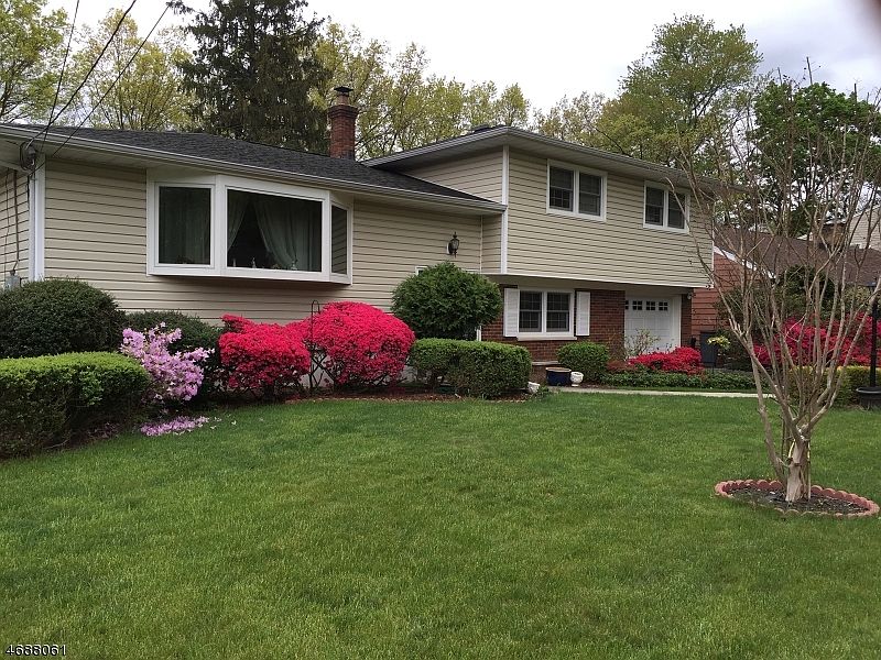 2nd image of 940 Lakeside Dr