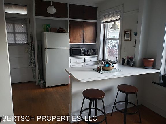 5th image of 4421 N Rockwell St #2E