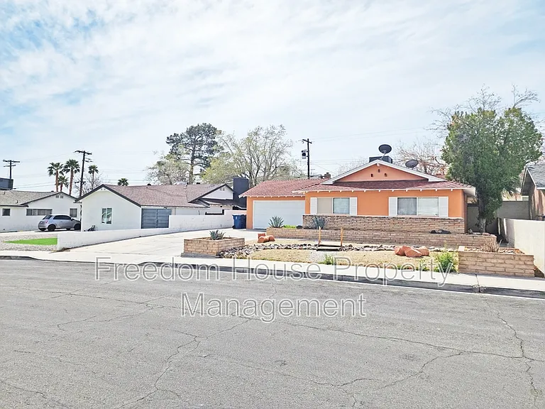 5409 Mountain View Dr — Photo 2