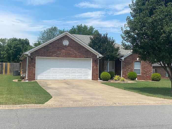 1st image of 8 Mallori Ln