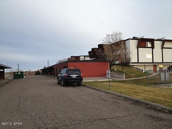 4th image of 300 14th Ave S