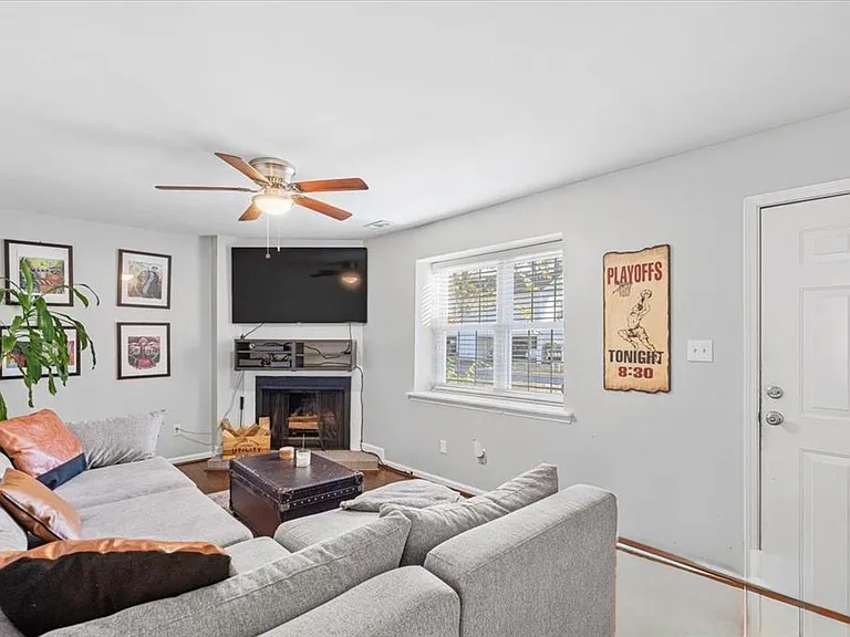 8518 Castle Pine Ct — Photo 2