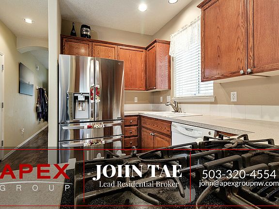 5th image of 1045 SE Albertine St