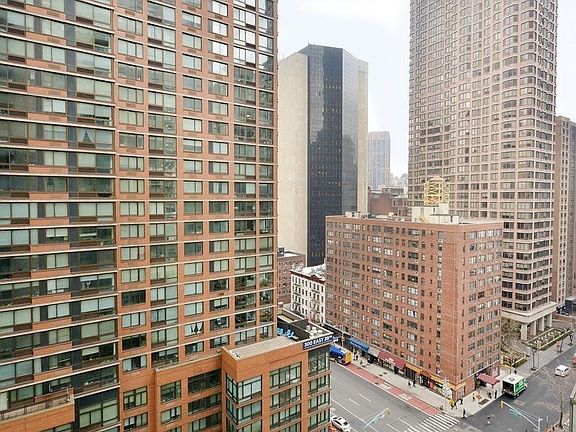 4th image of 300 E 40th St APT 16M