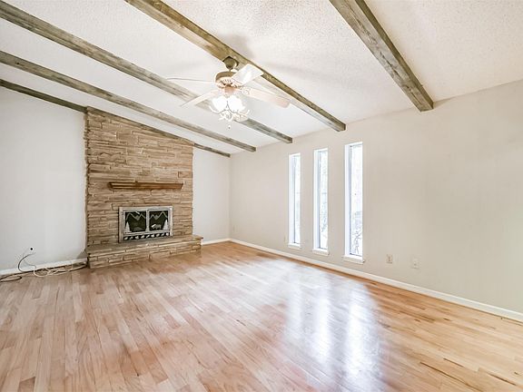 5th image of 410 Riverside Dr