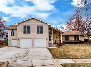 257 Hawthorne Dr, Bloomingdale, IL 60108