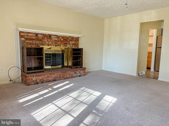 3rd image of 102 Carroll Dr