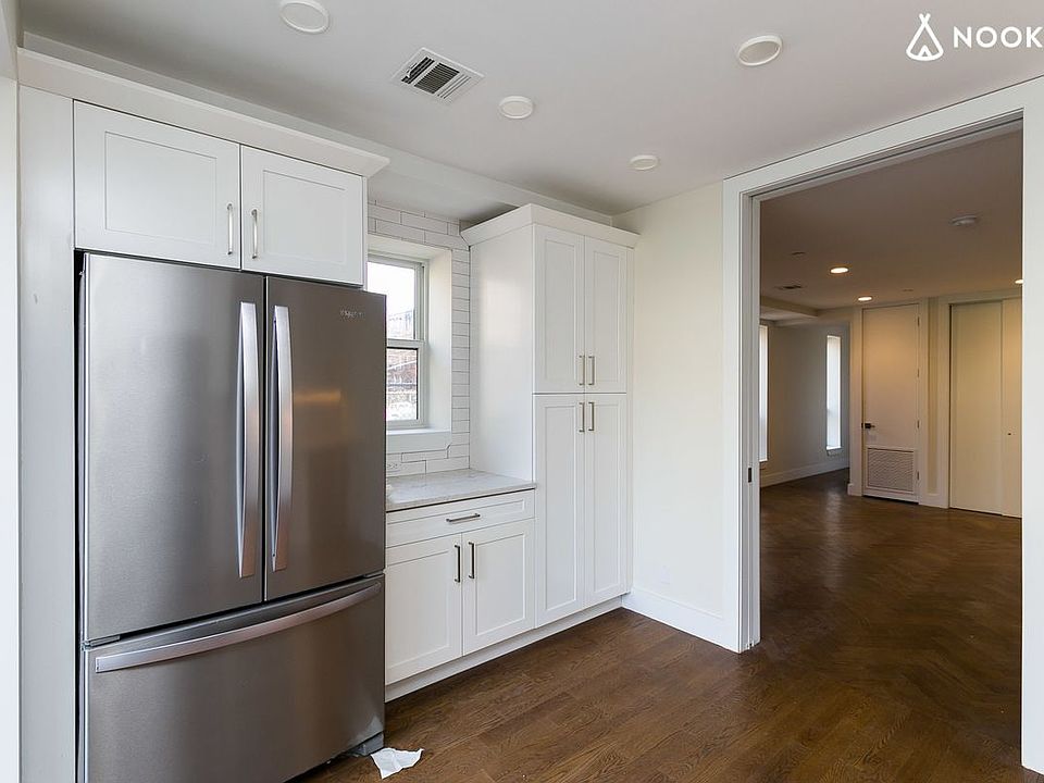 1st image of 270 Greene Ave APT 1