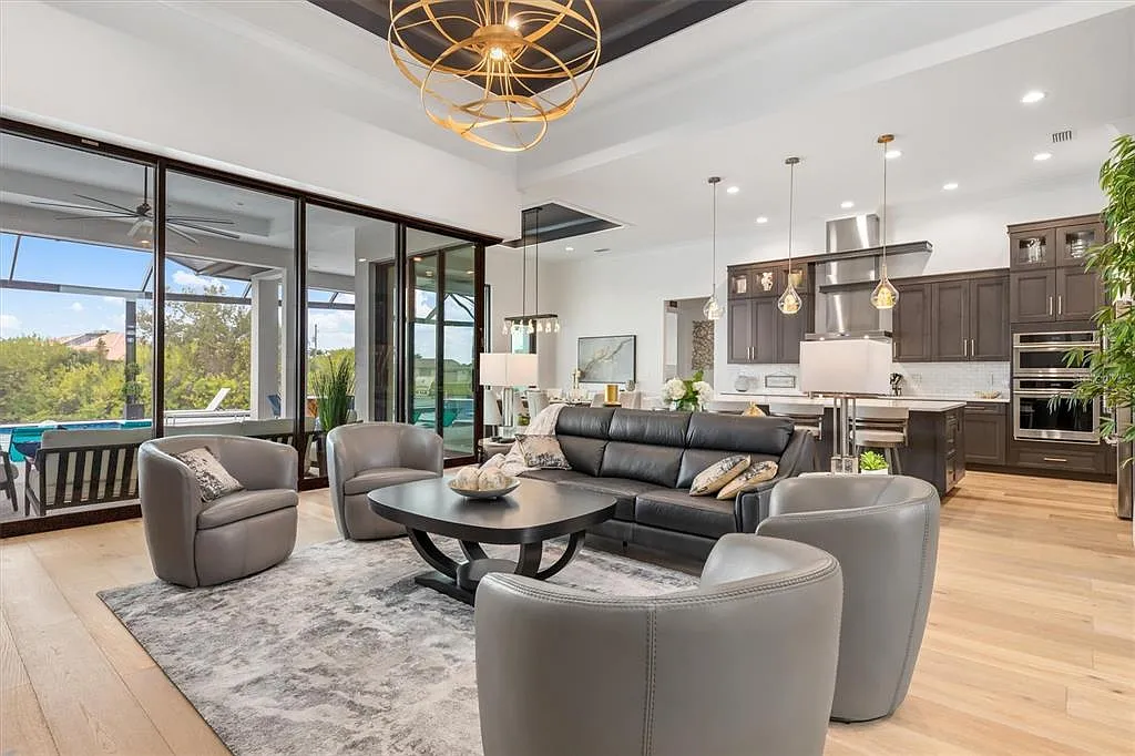 4 bed, 4.5 bath, 3000 sqft, $12,000 — Photo 4