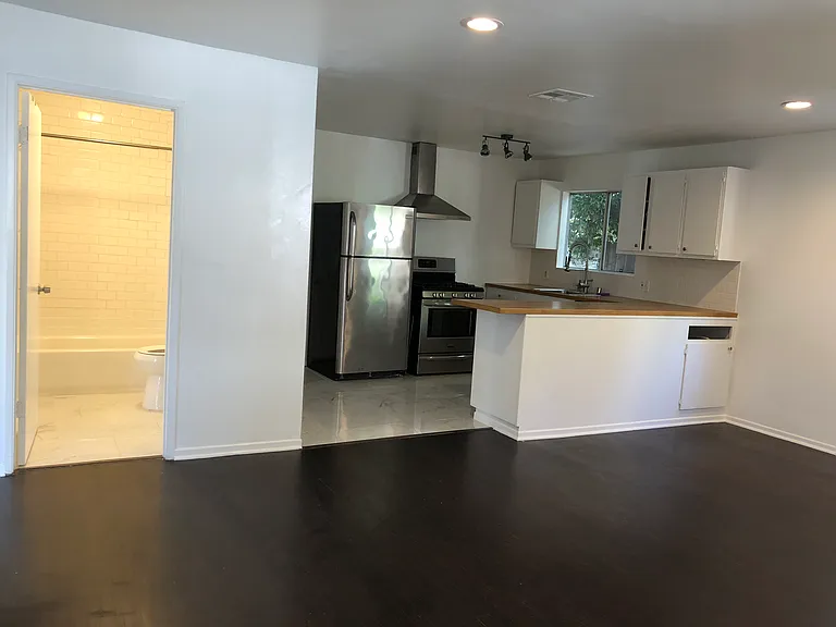 719 N Formosa Ave — Photo 11