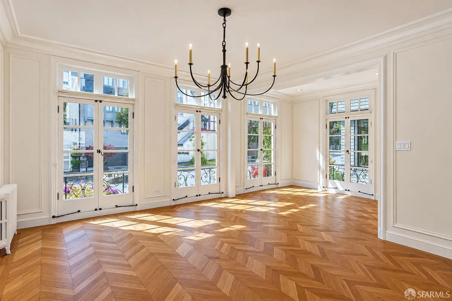 6 bed, 4.5 bath, $30,000 — Photo 4