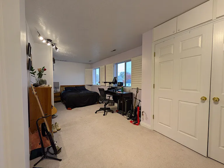 3636 S 1300 E — Photo 2