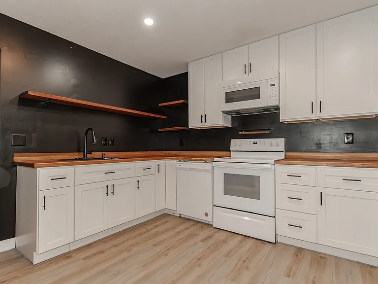 8806 Norwood Dr — Photo 13