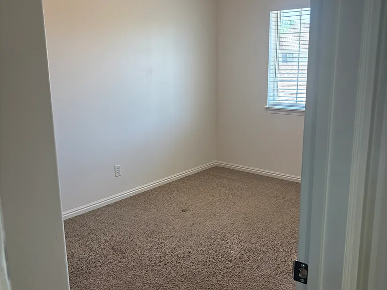 884 Liberty Ln — Photo 16