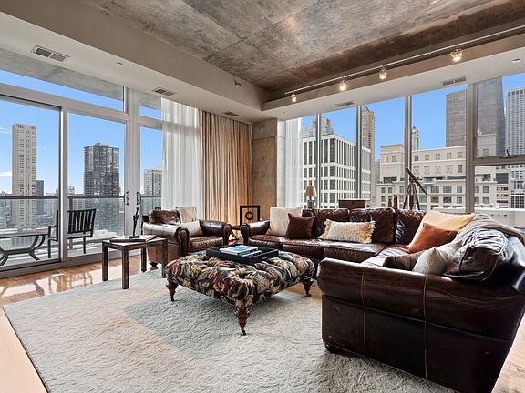 3rd image of 550 N Saint Clair St APT 2503
