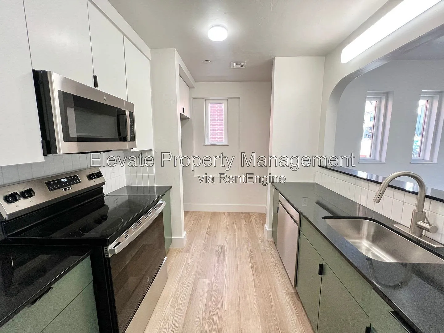 1 bed, 1.0 bath, 808 sqft, $1,295 — Photo 3