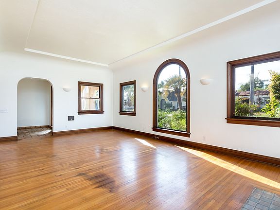 4th image of 4917 Kensington Dr
