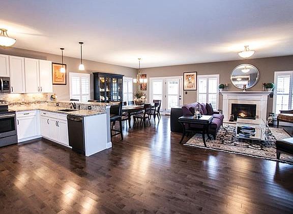 3rd image of 586 Triton Way Dr