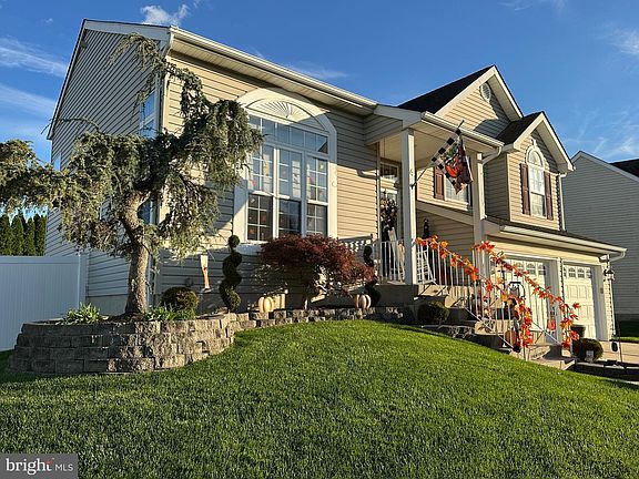 3rd image of 4 Sylvan Ct