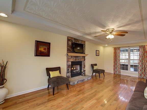 5th image of 121 Holly Hills Dr