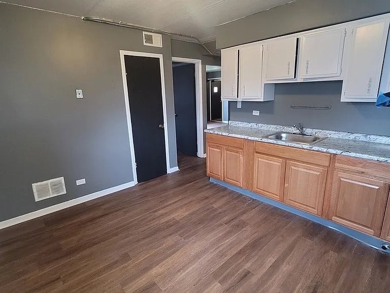 14521 S Richmond Ave #1 — Photo 7