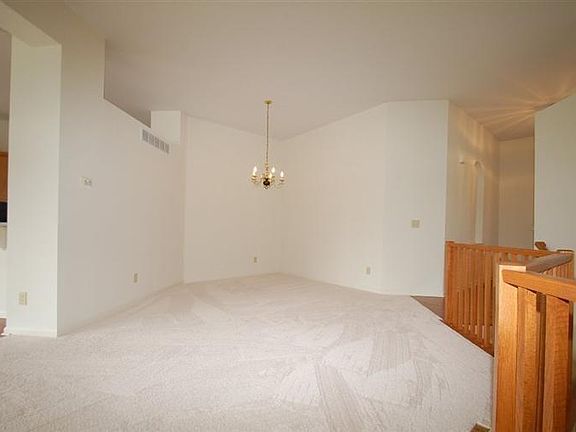 3rd image of 1049 Belmont Park