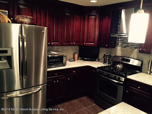 5th image of 49 Peachtree Ln
