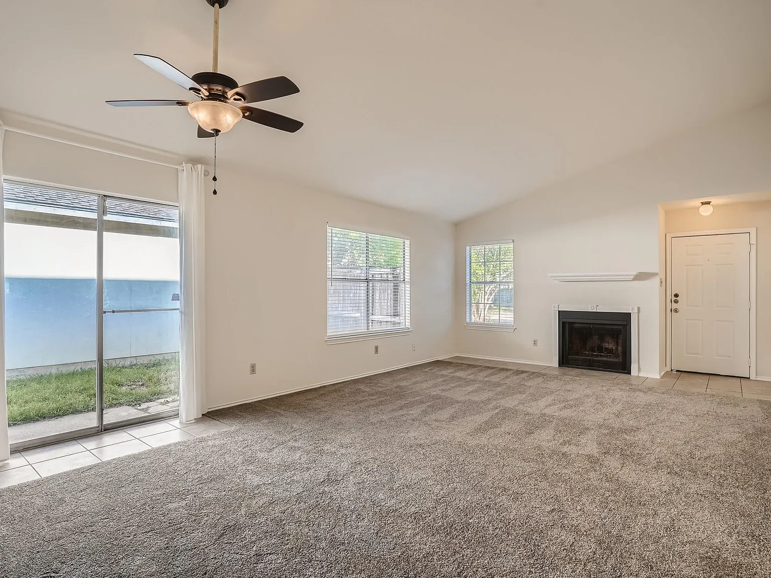 2 bed, 2.0 bath, 1023 sqft, $1,895 — Photo 3