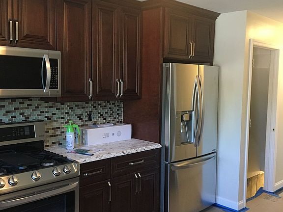 4th image of 175 Hett Ave