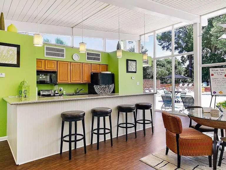The Palms Apartments — Photo 11