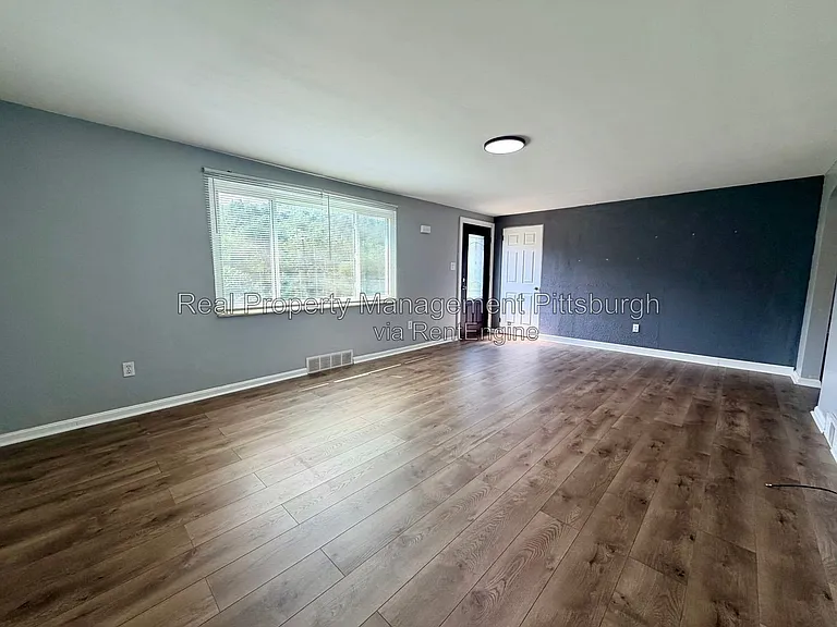 7802 Noblestown Rd — Photo 2