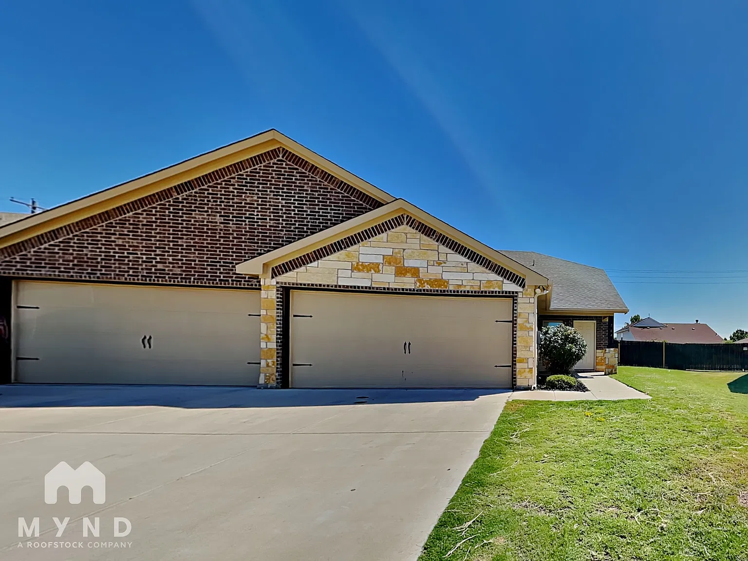 3 bed, 2.0 bath, 1560 sqft, $1,749 — Photo 1