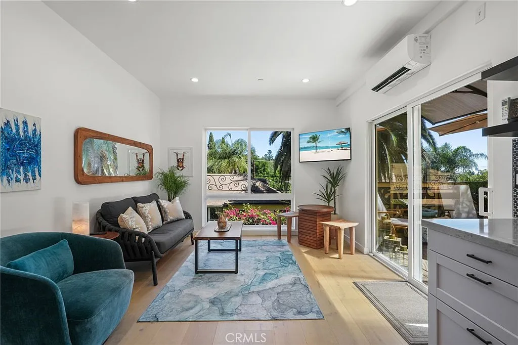 2 bed, 600 sqft, $3,750 — Photo 1
