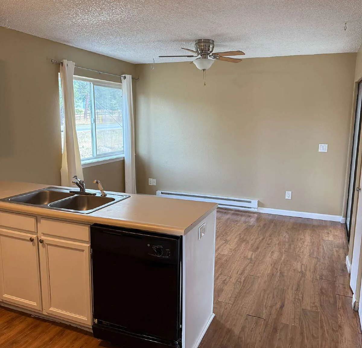 2 bed, 1.0 bath, 1000 sqft, $1,800 — Photo 4