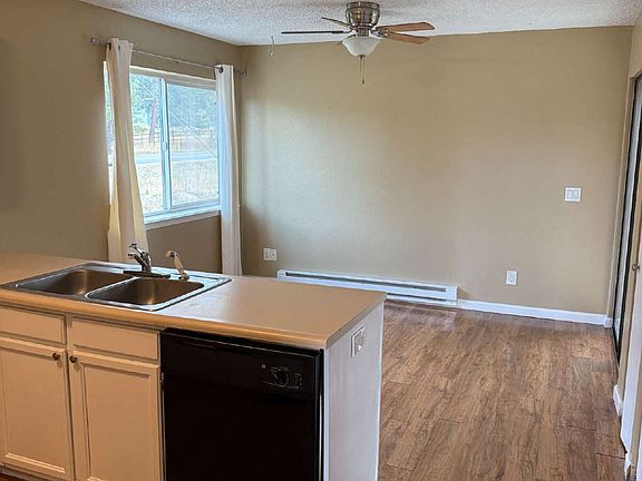 4th image of 305 Meadow Dr