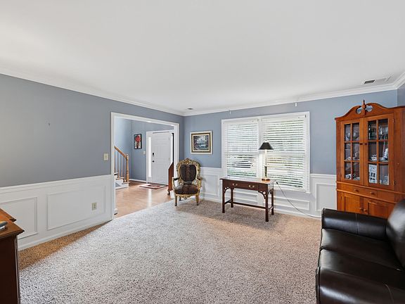 5th image of 385 Whitfield Dr