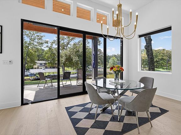 5th image of 111 Nob Hill Cir