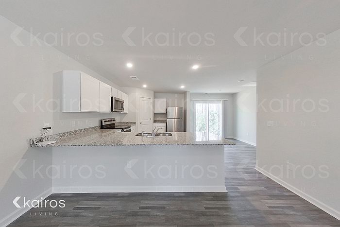 2nd image of 2505 Upland Cir SE
