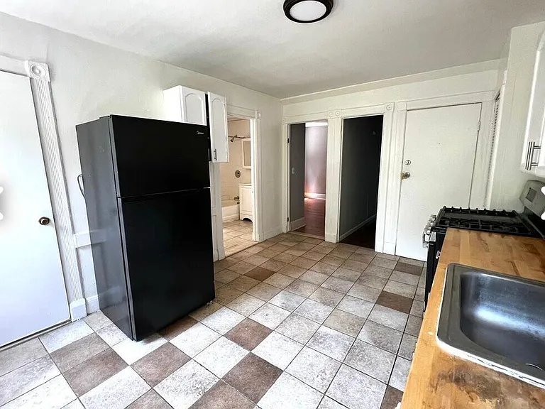 28 Monument St #E — Photo 3