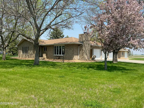 5 Louise Dr, Watertown, SD 57201
