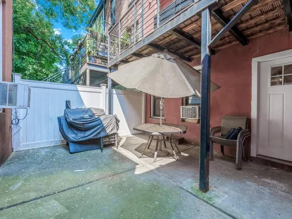 698 Lexington Avenue image 27 of 36