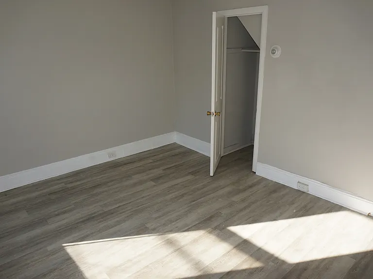 527 Green St #2 — Photo 6
