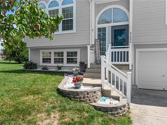4th image of 2102 Grant Cir